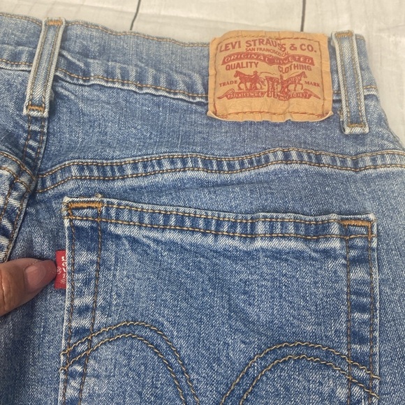 Levi’s Women’s Jeans 550 Relaxed Boot Cut (Size 6L) – Dated Early 2000’s - Picture 5 of 10